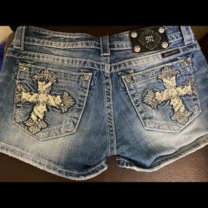 Size 27 Miss Me denim jean shorts cross